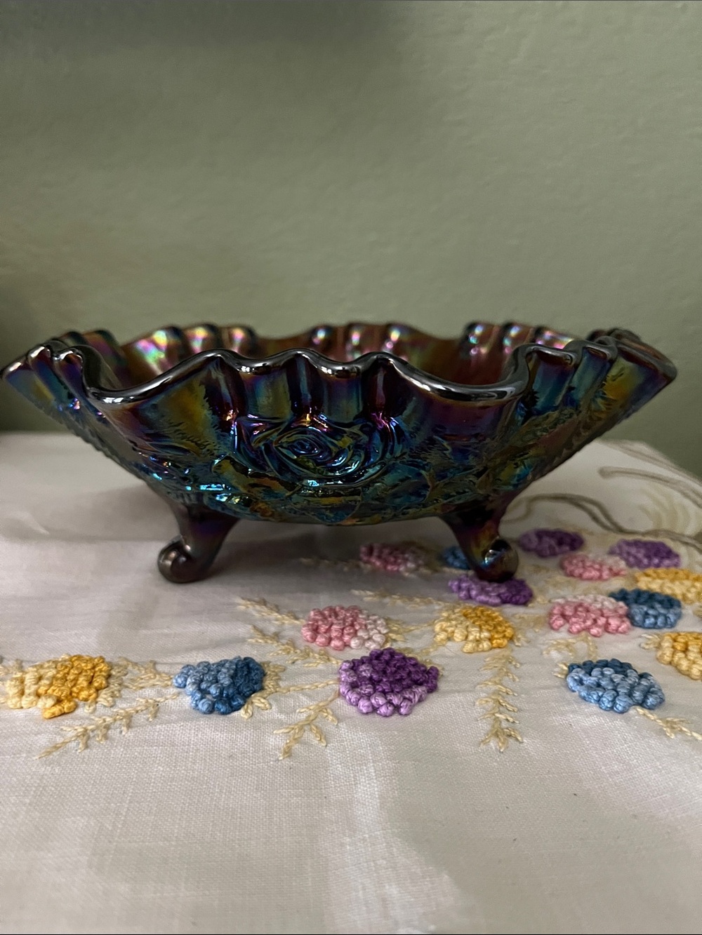 MCM Imperial Glass Roses Carnival Glass Bowl Original Sticker Excellent